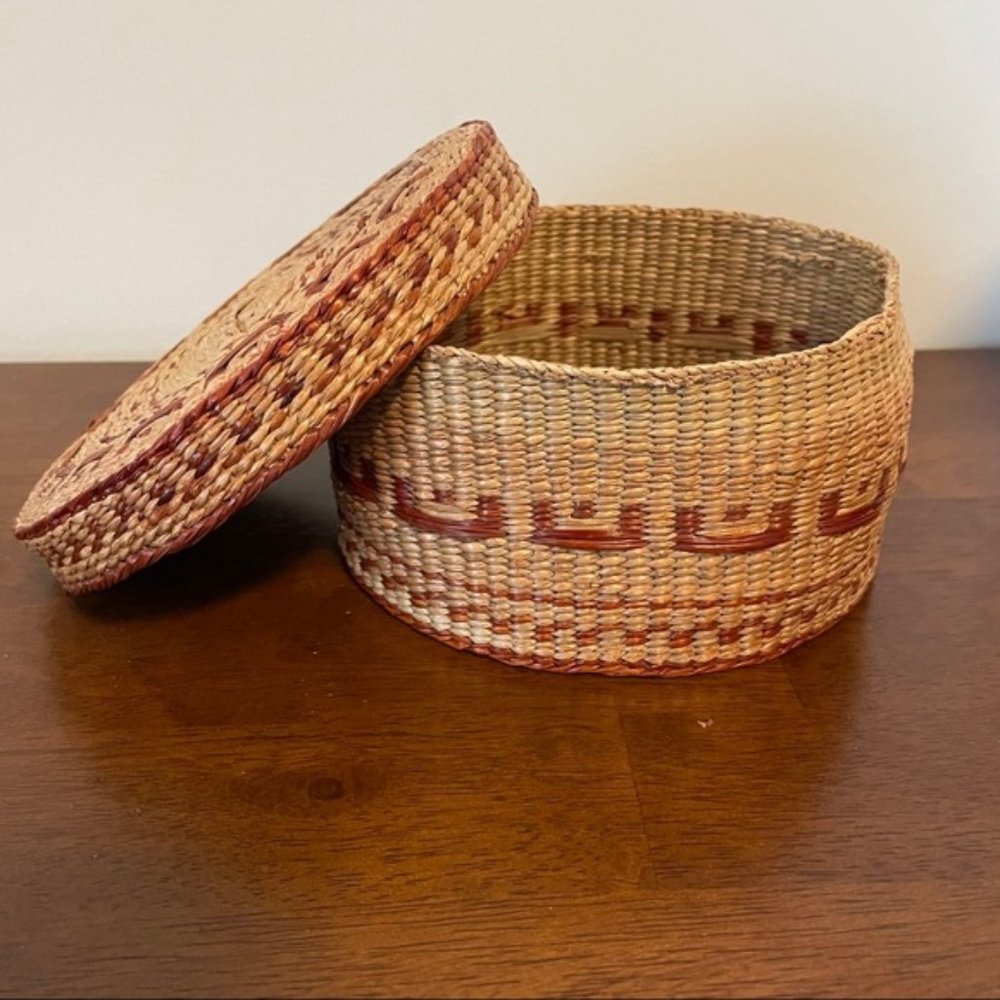 Vintage Chinese Straw Round Basket With Lid